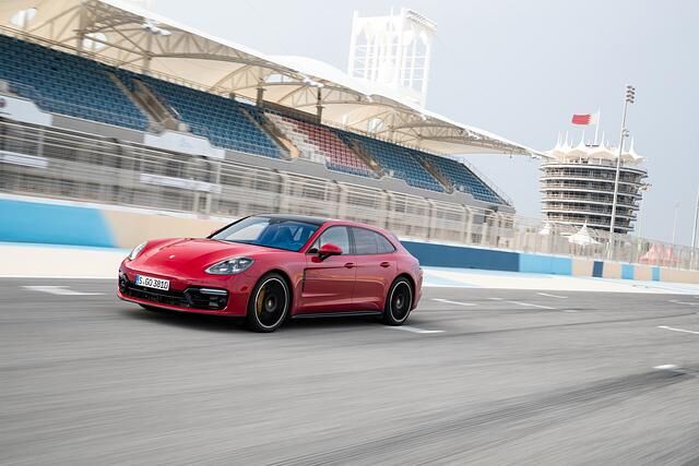 Erstmals gibt es auch den praktischeren Kombi, genannt Sport Turismo, als GTS