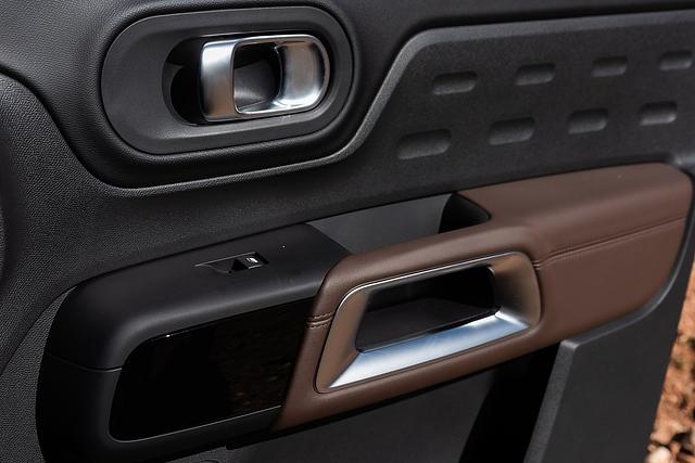 Citroen C5 Aircross Blue HDI 180 - preiswerte Materialien im Innenraum