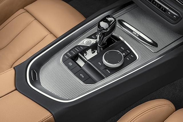 Die 8-Gang-Steptronic im BMW Z4 M40i arbeitet präzise und dem Fahrmodus angepasst