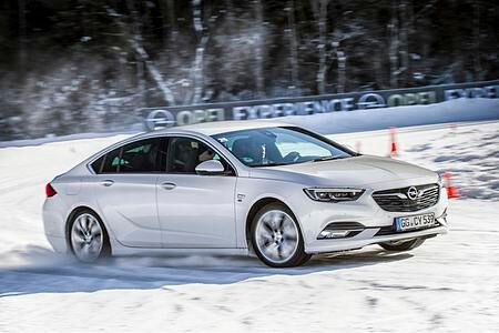Ratgeber: Fahrsicherheitstraining im Winter - So ist man auf Eis und Schnee souverän unterwegs