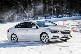Ratgeber: Fahrsicherheitstraining im Winter - So ist man auf Eis und Schnee souverän unterwegs