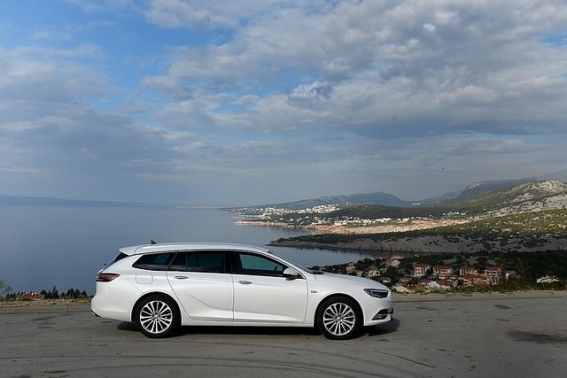 Der 1.6 Liter Motor hat eine sequentielle Biturbo-Aufladung