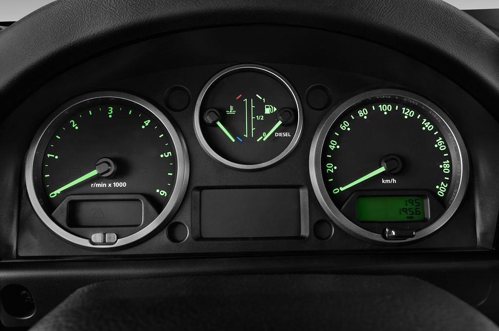 Land Rover Defender (Baujahr 2013) SE 3 Türen Tacho und Fahrerinstrumente