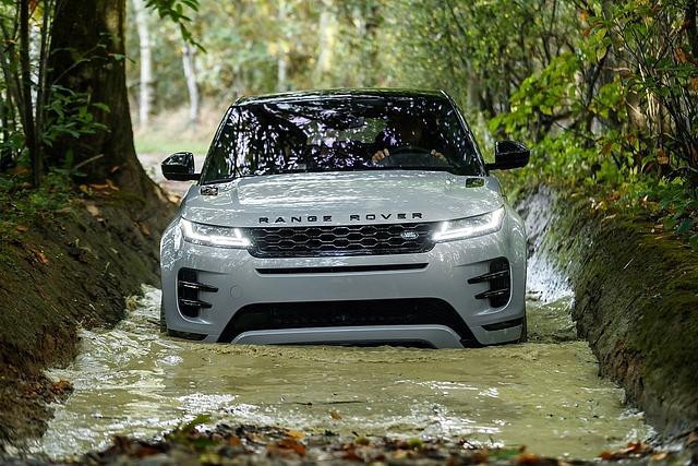 Range Rover Evoque 2019 - die Wattiefe liegt bei 60 cm