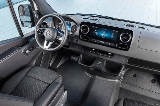Optional ist das Top-Infotainment „MBUX“, auch wenn Mercedes bei den “Arbeits”-Sprintern nicht gerade mit Massenbestellungen rechnet