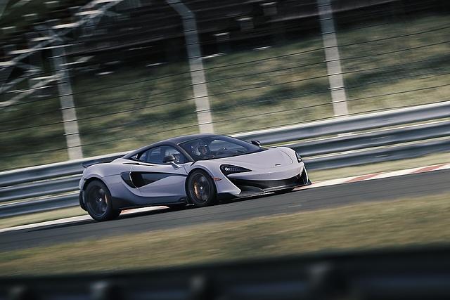 Der McLaren 600LT erreicht nach 2,9 Sekunden die 100 km/h Marke