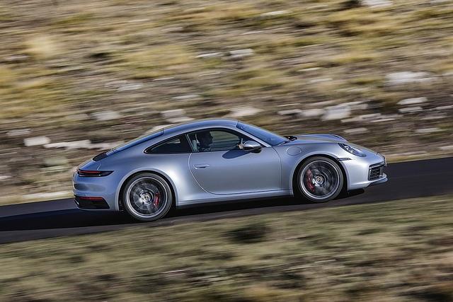Der Porsche 911 Carrera S schafft in 3,7 Sekunden den Sprint von null auf 100 km/h