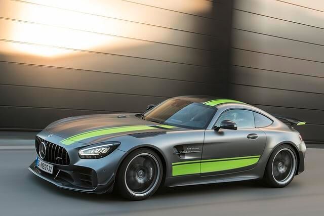 Als neue Version führt Mercedes-AMG den GT noch in der Version R Pro ein