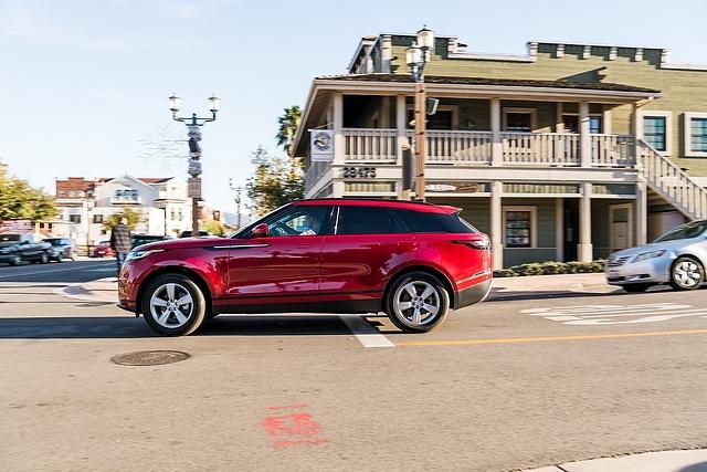 Der Range Rover Velar D180 erreicht nach 8,9 Sekunden Landstraßentempo