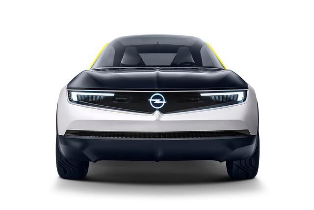Das nur 4,06 Meter lange Kompakt-SUV gibt einen Hinweis darauf, wie das Front- und Heckdesign künftiger Opel-Modelle Mitte der 2020er-Jahre aussehen könnte
