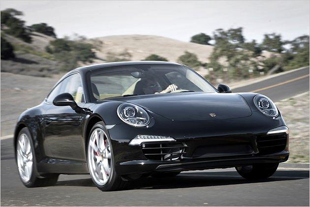 Von vorne ist der neue 911 eindeutig als Porsche erkennbar