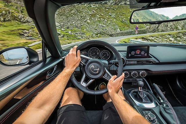 Die Lenkung im Mazda MX-5 ist direkt ausgelegt