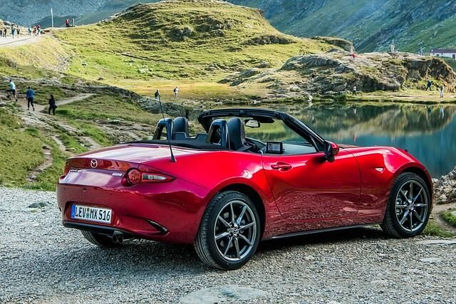 Im Zuge der Umstellung auf die neue Euro-6d-TEMP-Abgasnorm hat Mazda seinem Zwei-Liter-Aggregat (ab 27.790 Euro) gleich ein Leistungs-Plus von 118 kW/160 PS auf 135 kW/184 PS spendiert