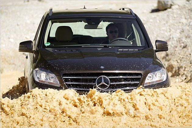Die Wattiefe der M-Klasse beträgt 50 Zentimeter, mit On&Offroad-Paket sogar 60 Zentimeter