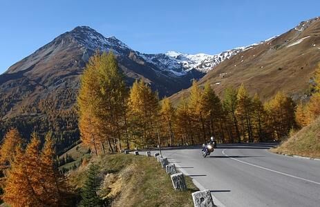 Ratgeber: Motorradfahren im Herbst  - Mit Weitsicht und passender Kleidung 