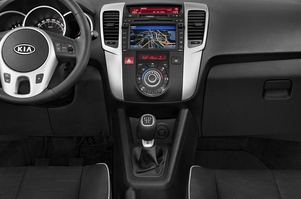 Kia Venga (Baujahr 2011) Spirit 5 Türen Mittelkonsole