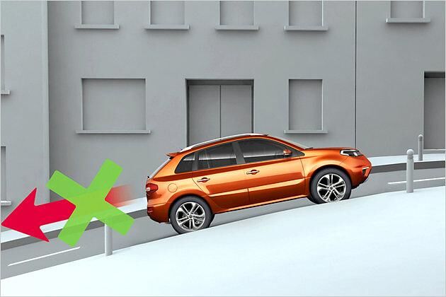 Eine Berganfahrhilfe verhindert das Wegrollen des Fahrzeugs
