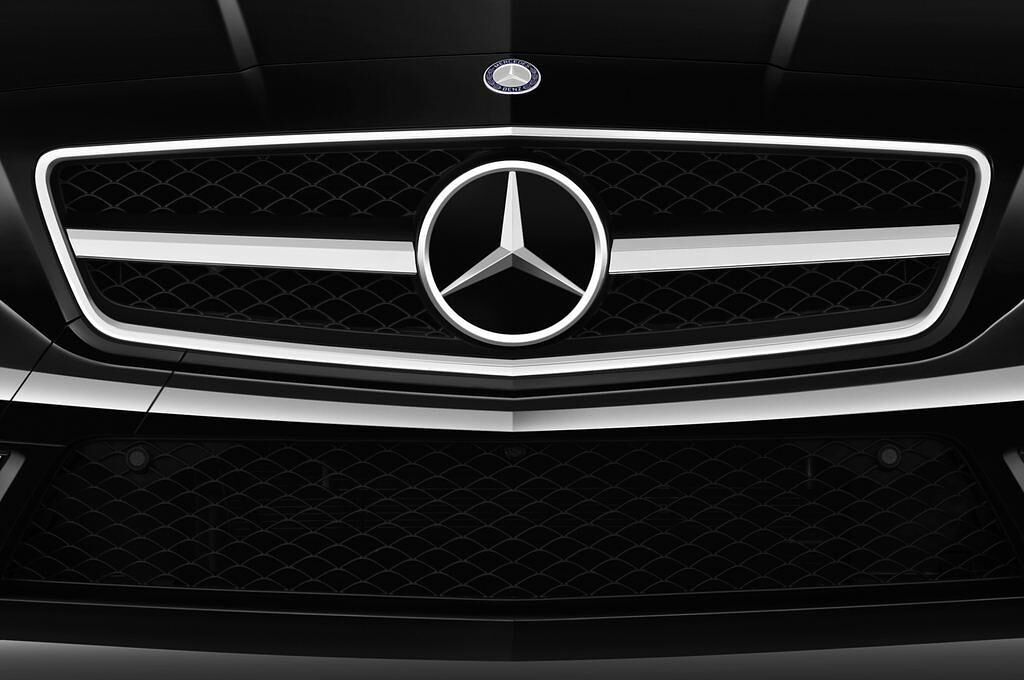 Mercedes CLS (Baujahr 2013) AMG 4 Türen Kühlergrill und Scheinwerfer