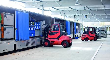Gläserne Manufaktur in Dresden: CarGo-Tram Fracht-Straßenbahn