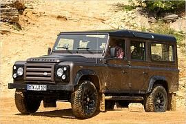 Land Rover Defender 110 Station Wagon Td4 Rough im Test