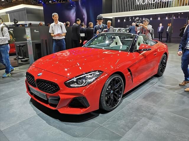 BMW hat neben dem Z4 auch den neuen 3er dabei