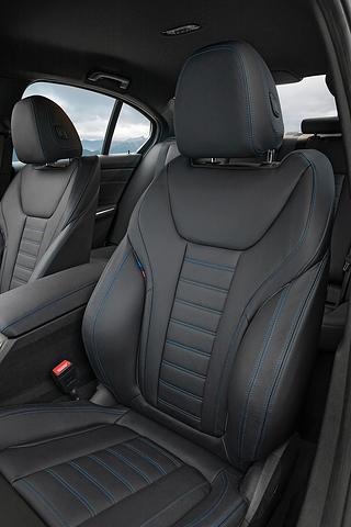 BMW Dreier G20 2019 - neue Sitze mit viel Seitenhalt
