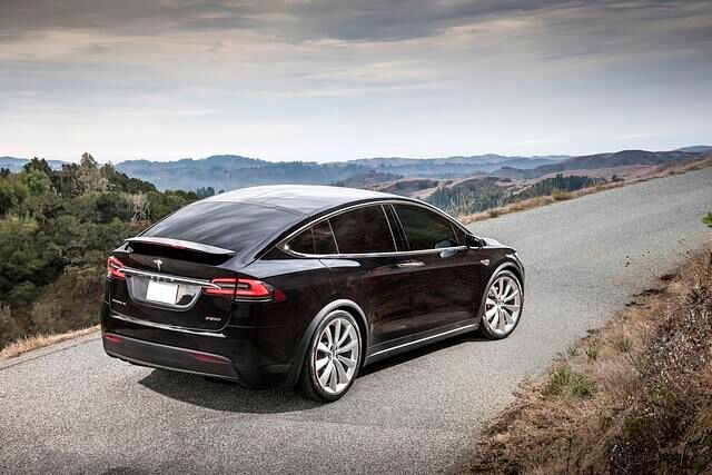 Der Konkurrent im Hintergrund: das Tesla Model X