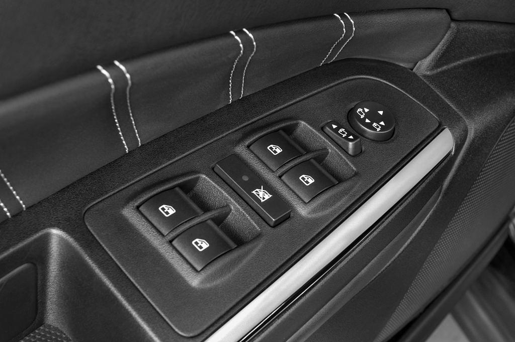 Lancia Delta (Baujahr 2010) Oro 5 Türen Bedienungselemente Tür