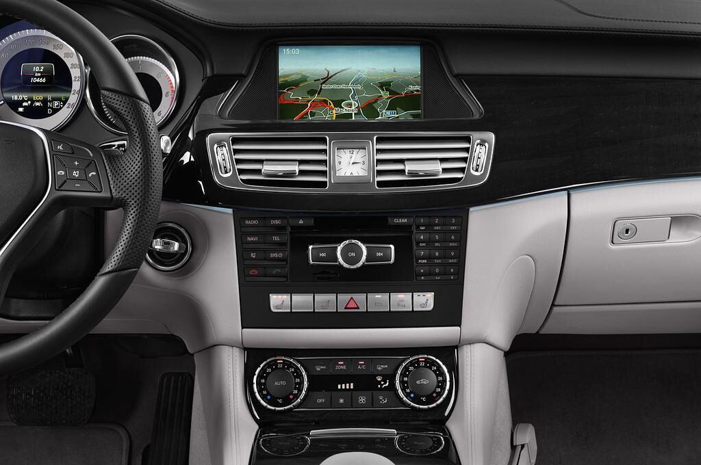 Mercedes CLS (Baujahr 2013) - 5 Türen Mittelkonsole
