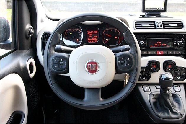 Das Cockpit des Panda haben die Fiat-Designer jugendlich frisch gestaltet