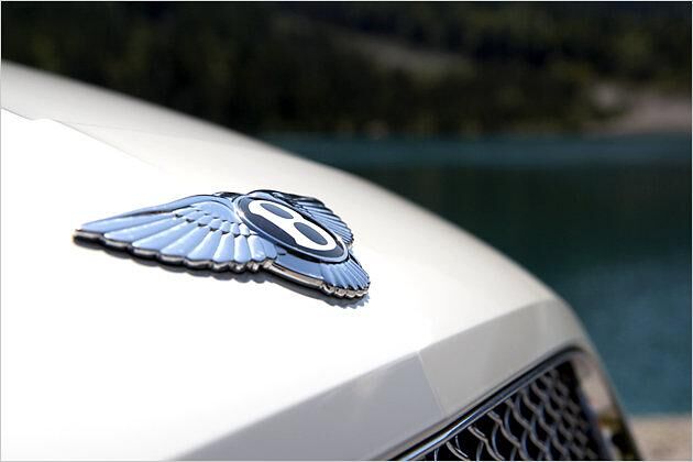 Natürlich findet sich auch auf der Motorhaube das "geflügelte B"