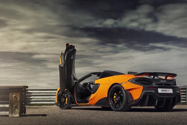 Auch den 600 LT Spider entert der Fahrer über eine Flügeltür