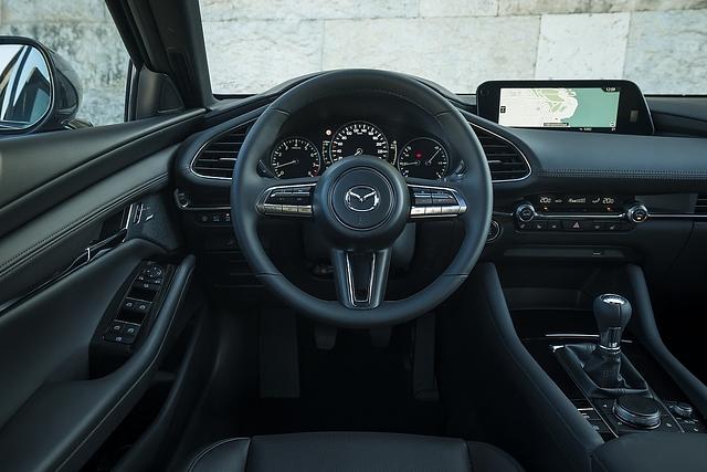 Das Cockpit ist reduziert und hat klare Linien