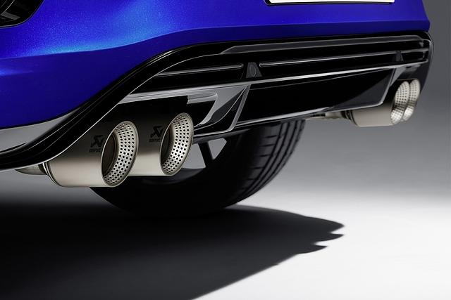 VW T-Roc R - vierflutige Anlage von Akraprovic