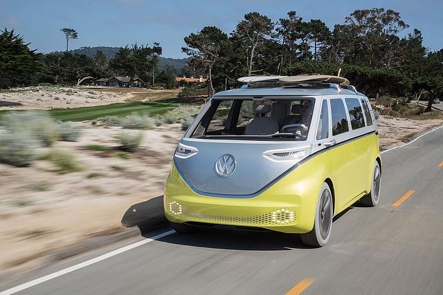 Die Elektromobilität kostet Geld, dass durch Zusammenschlüsse generiert werden kann (Bild: VW I.D. Buzz)
