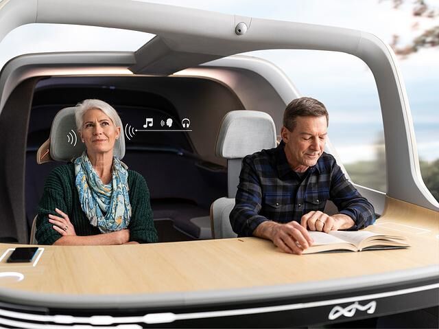 Auf den Vordersitzen können Fahrgäste den Ausblick genießen. Jeder Fahrgast bekommt seinen individuellen Soundkanal zugewiesen
