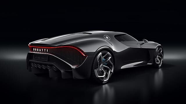 Das Heck des Bugatti LVN ziert ein einteiliges, durchgehendes Leuchtenband