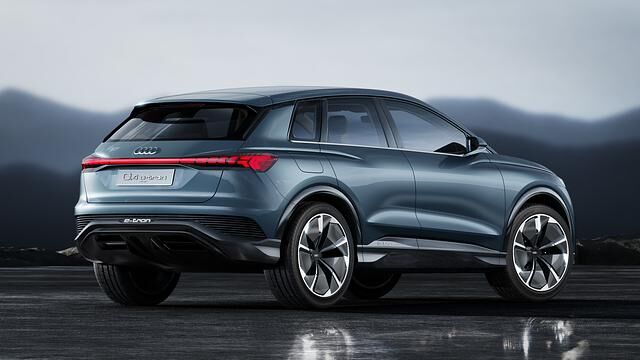 Das Serienauto soll Ende 2020 als dann bereits fünftes E-Auto der Marke starten – und das erste E-Tron-Modell sein, das den europäischen Normalfahrer im Auge hat