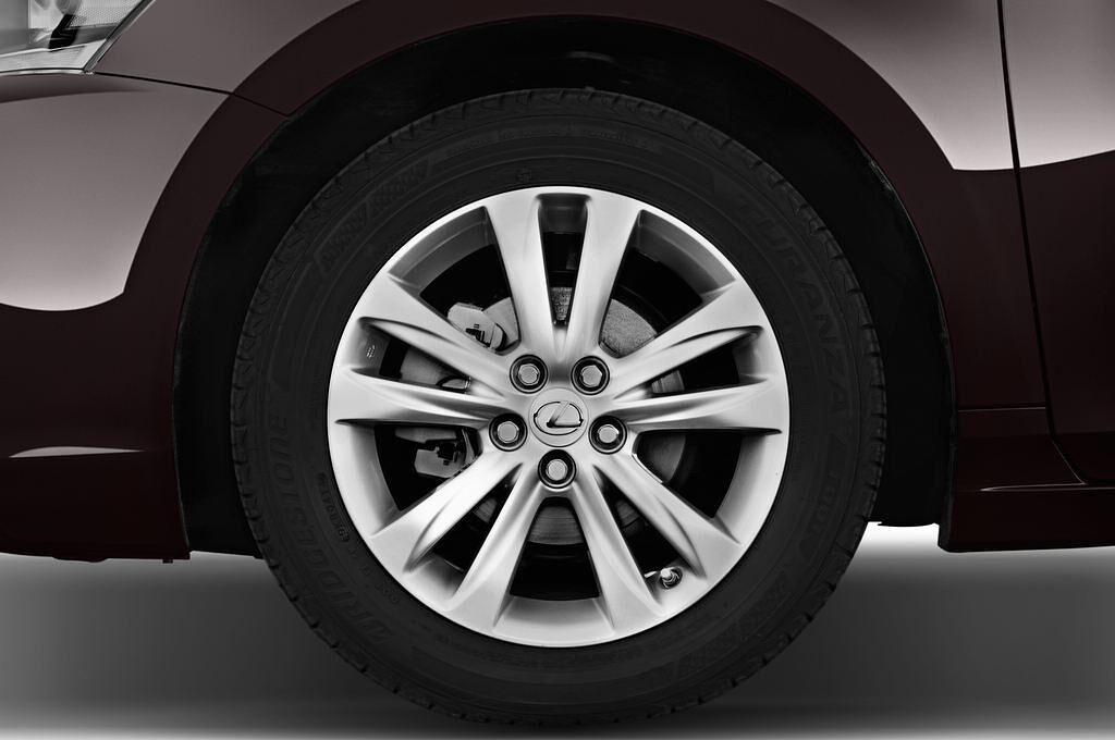 Lexus CT (Baujahr 2015) Executive Line 5 Türen Reifen und Felge
