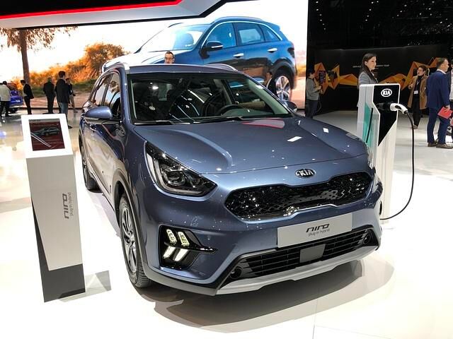 Der Niro Hybrid passt sich mit einem kleinen Facelift optisch an seinen rein elektrischen Bruder an