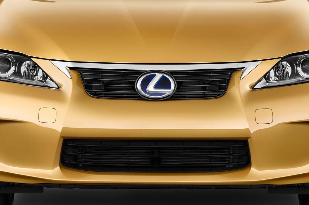 Lexus CT 200H (Baujahr 2011) Executive Line 5 Türen Kühlergrill und Scheinwerfer