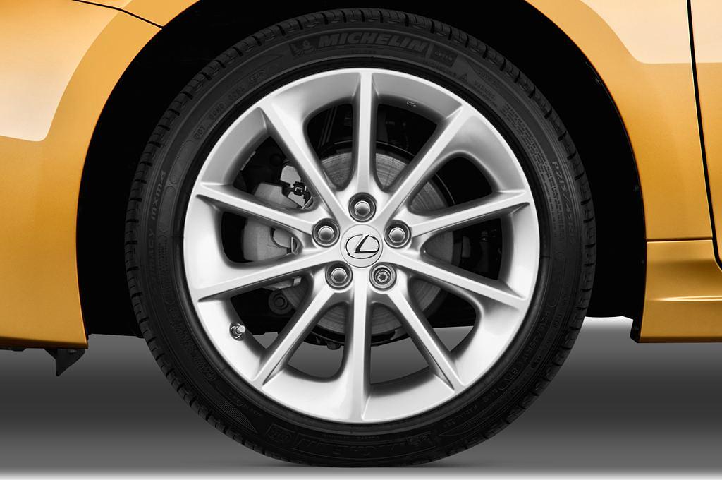 Lexus CT 200H (Baujahr 2011) Executive Line 5 Türen Reifen und Felge