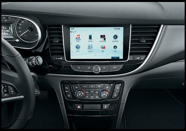Die Mokka X-Fahrzeuge verfügen  über neue Infotainment- und Assistentengenerationen. 