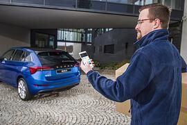 Paketzustellung ins Auto - Skoda testet Kofferraum-Briefkasten