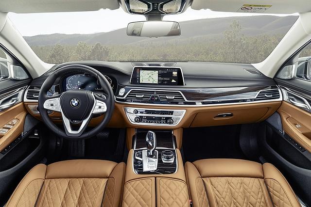 Das weitgehend unveränderte Cockpit des BMW 7ers Jahrgang 2019