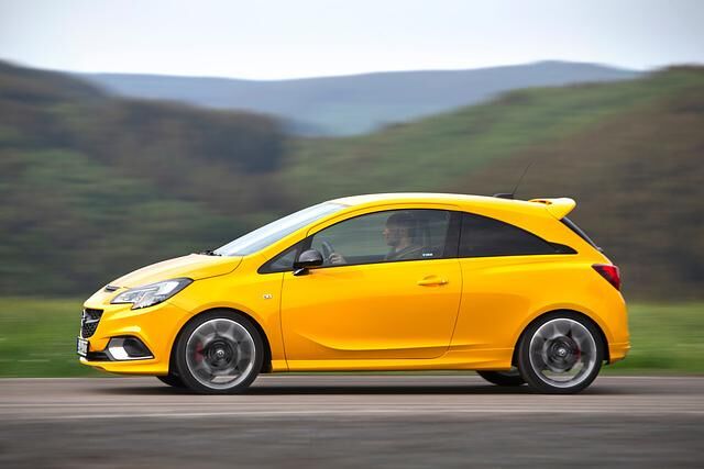  Sportfahrwerk sowie Vorder- und Hinterachse wurden dem GSi aus dem OPC-Angebot implantiert