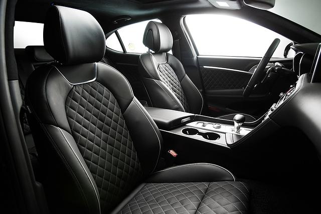 Genesis G70 2.0 T - bequeme Sitze vorn