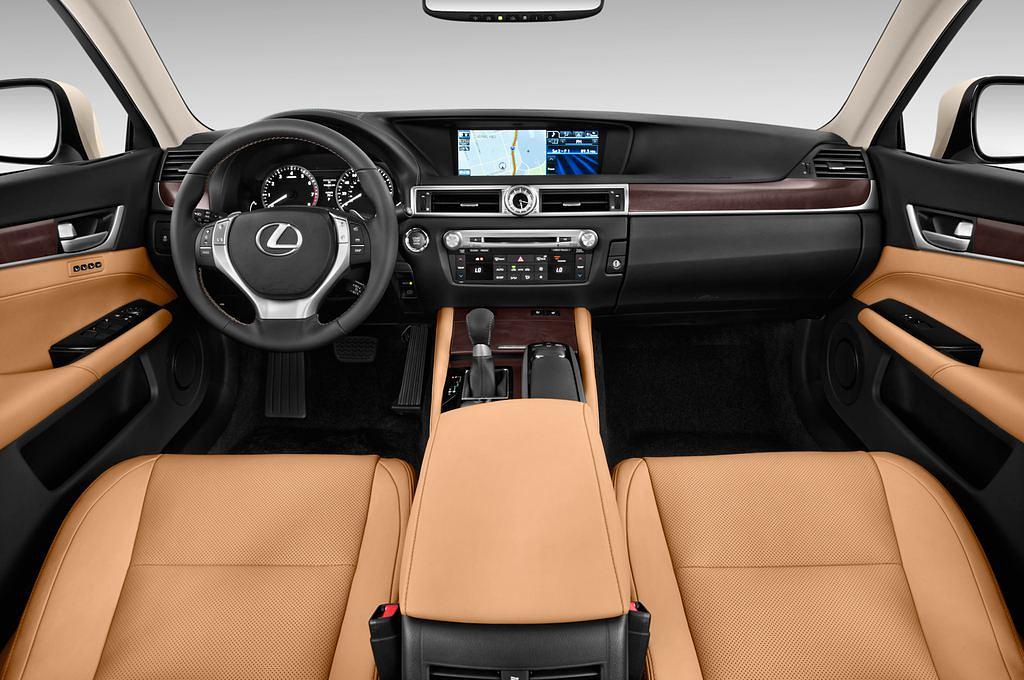 Lexus GS (Baujahr 2012) Executive Line 4 Türen Cockpit und Innenraum
