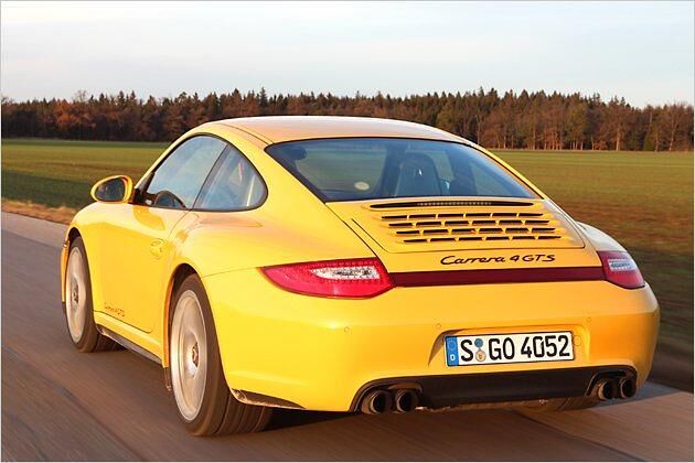 Der Carrera 4 GTS basiert noch auf dem Vorgängermodell 997 und bildet gewissermaßen den Abschluss der Baureihe