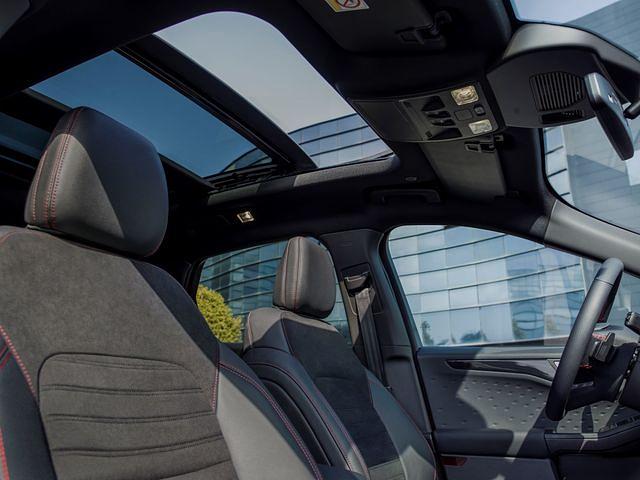 Optional bietet der künftige Ford Kuga ein Glas-Schiebedach